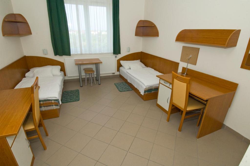 Karoly Robert Diakhotel Gyöngyös Δωμάτιο φωτογραφία