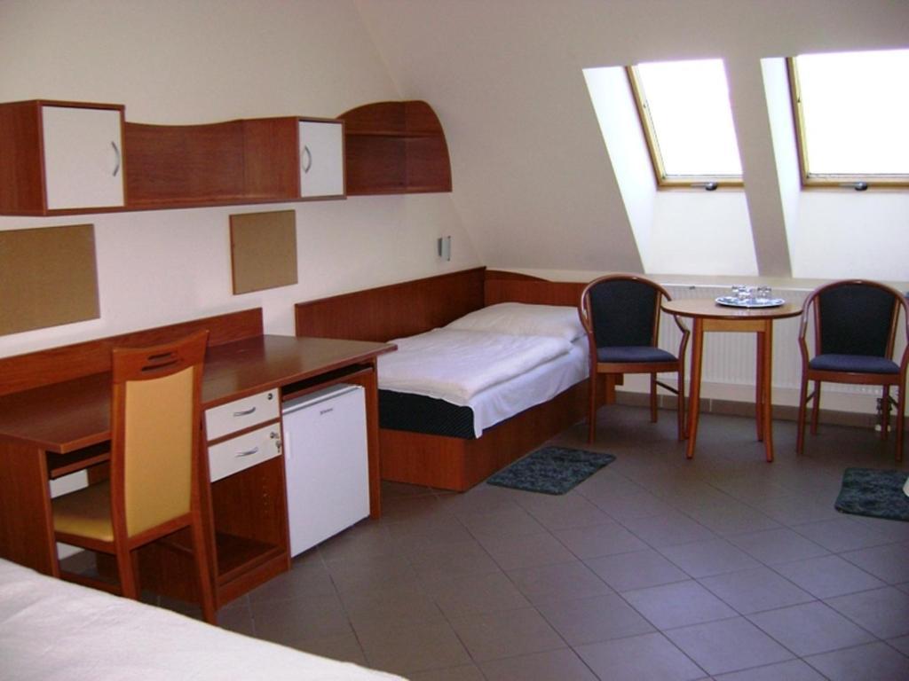 Karoly Robert Diakhotel Gyöngyös Δωμάτιο φωτογραφία