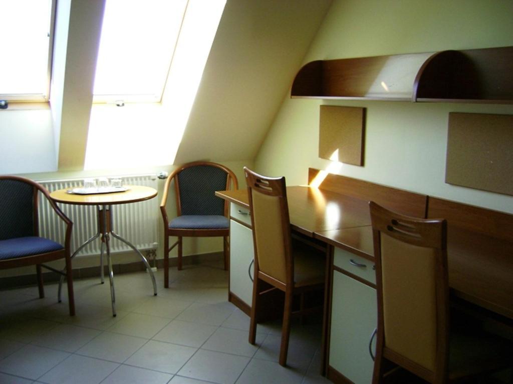 Karoly Robert Diakhotel Gyöngyös Δωμάτιο φωτογραφία