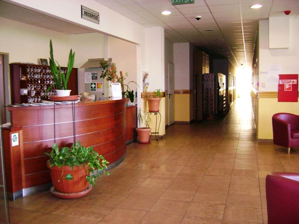 Karoly Robert Diakhotel Gyöngyös Εξωτερικό φωτογραφία