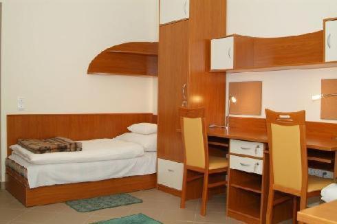 Karoly Robert Diakhotel Gyöngyös Εξωτερικό φωτογραφία